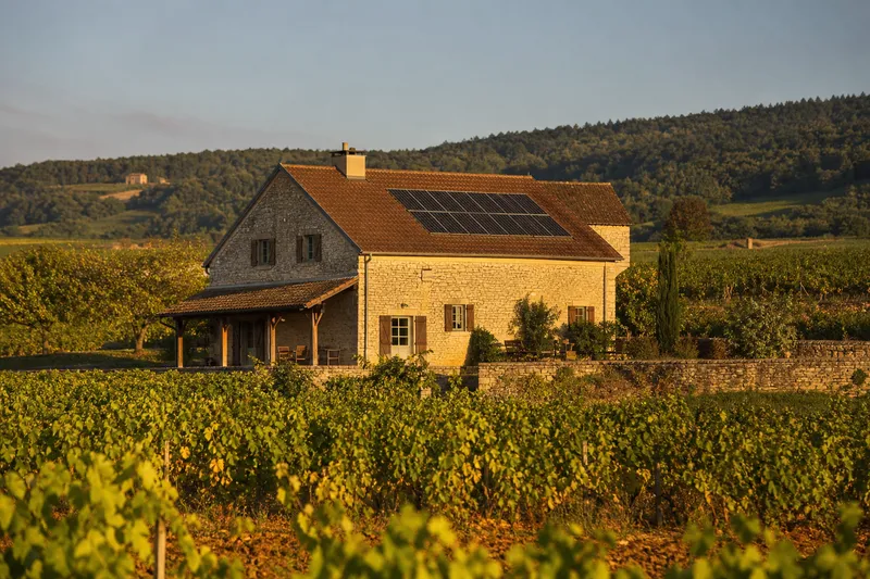 Maison équipée de panneaux solaires en Bourgogne-Franche-Comté