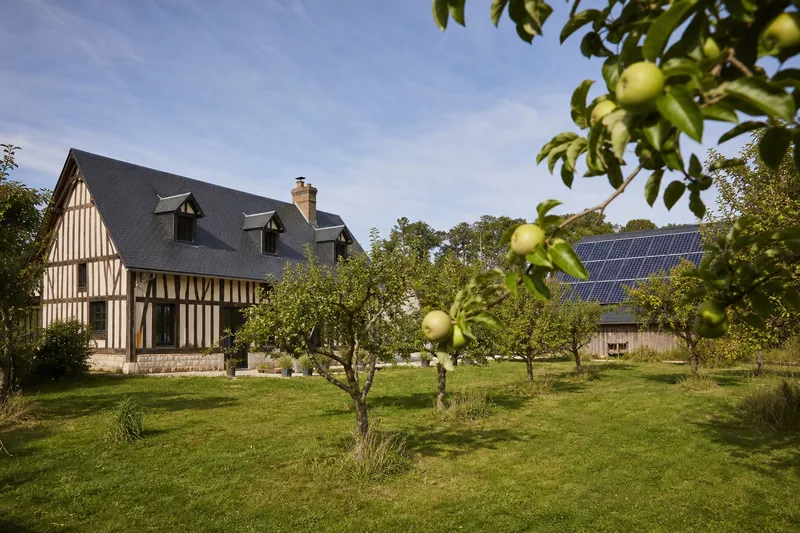 Maison équipée de panneaux solaires en Normandie