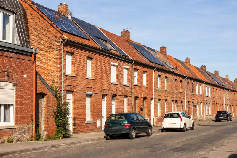 Maison équipée de panneaux solaires dans les Hauts-de-France